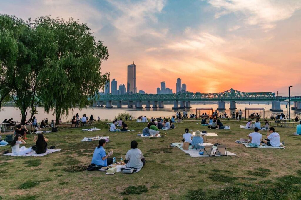 mangwon hidden places han river picnic sunset seoul